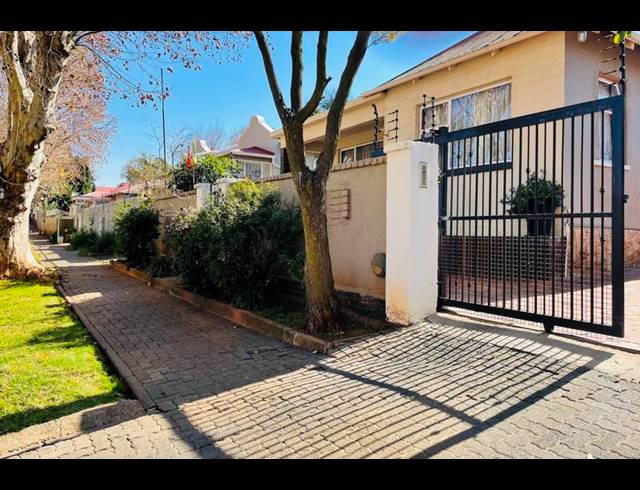 3 BEDROOM HOUSE FOR SALE IN BEZUIDENHOUT VALLEY